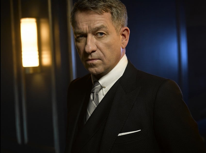 sean-pertwee-serie-gotham