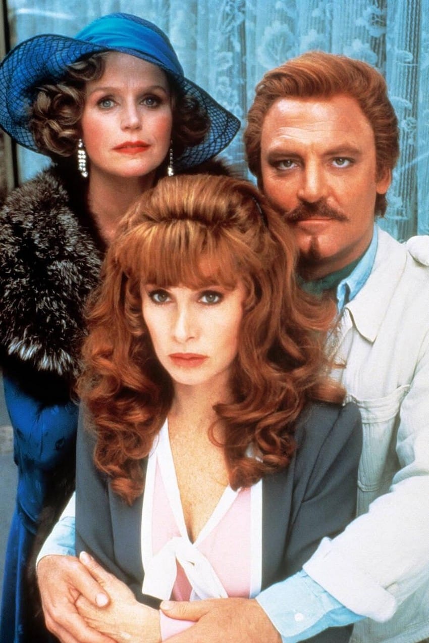 Lee Remick, Stefanie Powers et Stacy Keach dans L'Amour en héritage Lee Remick, Stefanie Powers et Stacy Keach dans la mini-série L'Amour en héritage en 1984.